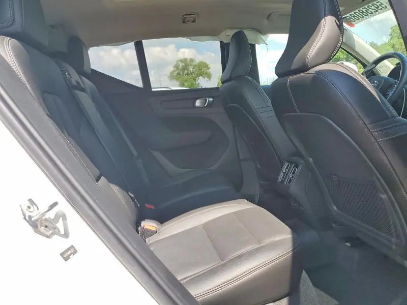 2021 VOLVO XC40 T5 MOMENTUM  