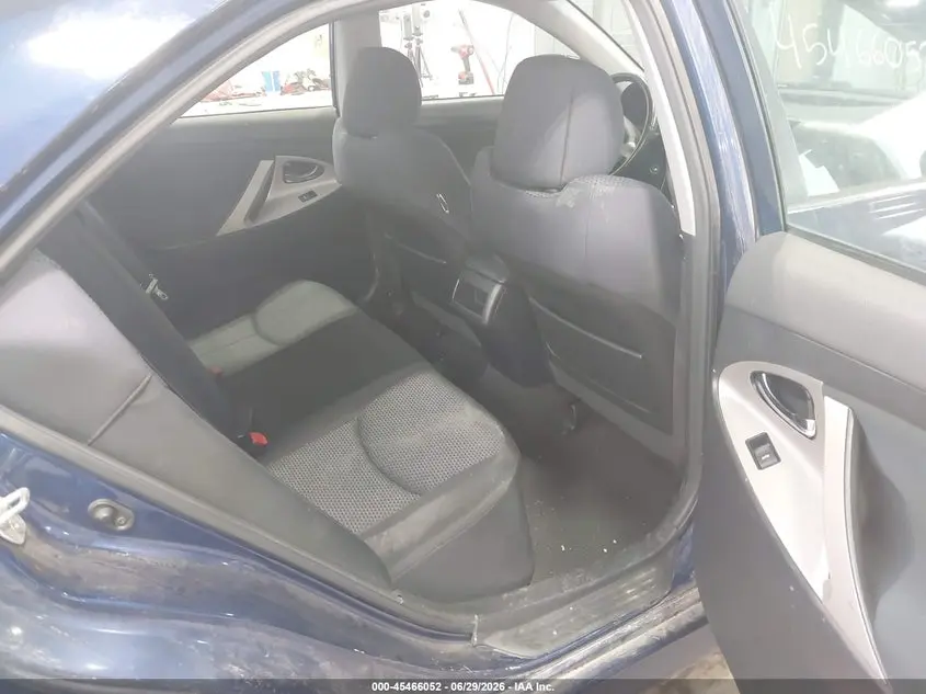 2011 TOYOTA CAMRY SE