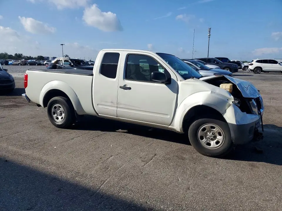 2015 NISSAN FRONTIER S  
