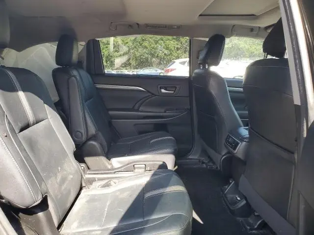 2017 TOYOTA HIGHLANDER SE  