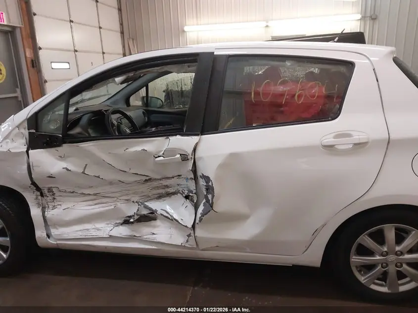 2015 TOYOTA YARIS LE