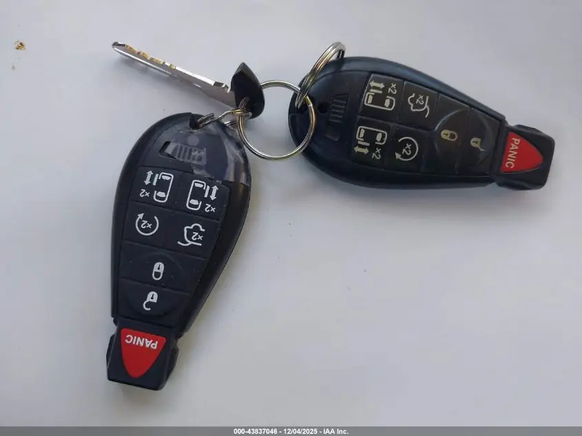 2011 CHRYSLER TOWN & COUNTRY TOURING-L