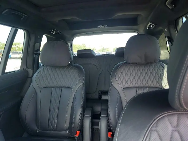2024 BMW X7 M60I  