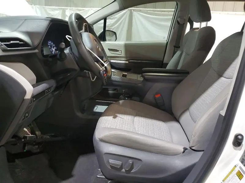 2021 TOYOTA SIENNA LE  