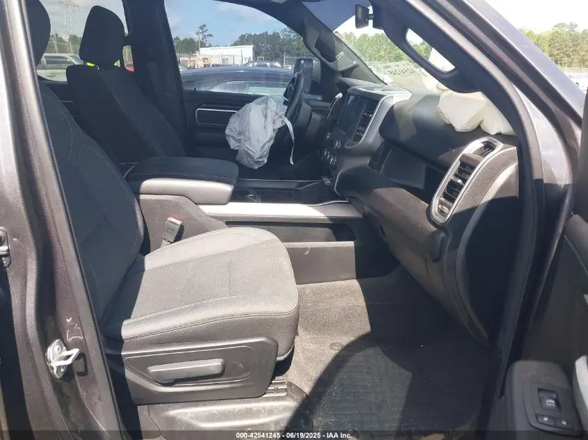 2022 RAM 1500 BIG HORN  4X4 6'4 BOX