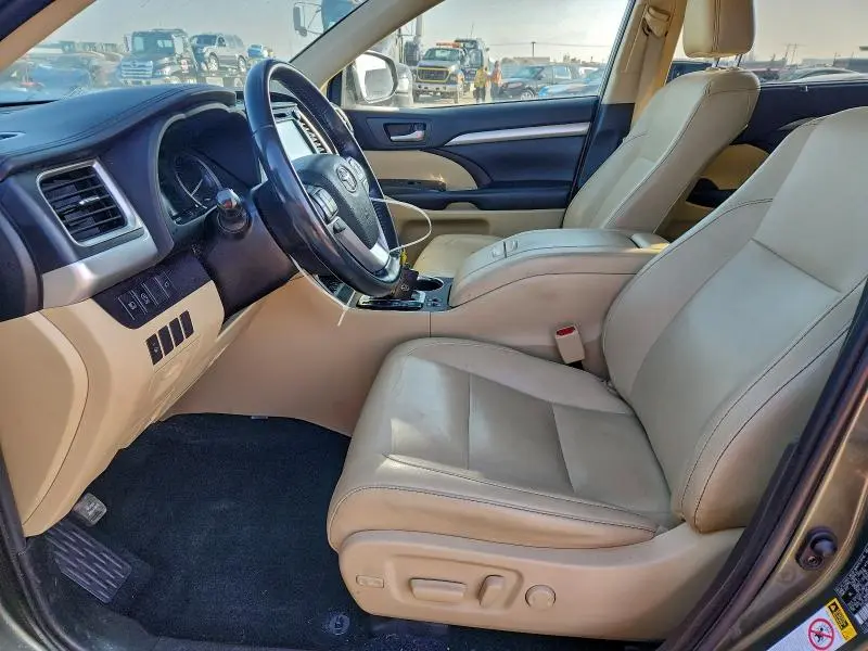 2019 TOYOTA HIGHLANDER SE  