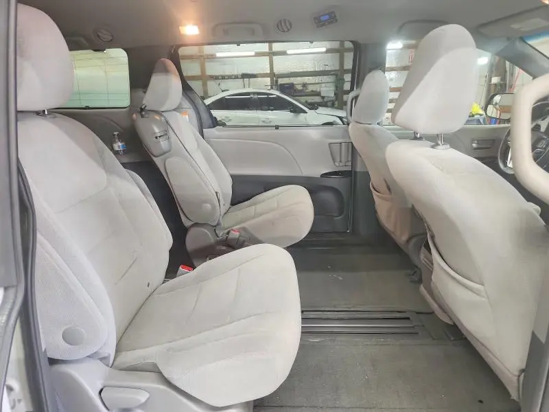 2015 TOYOTA SIENNA LE  