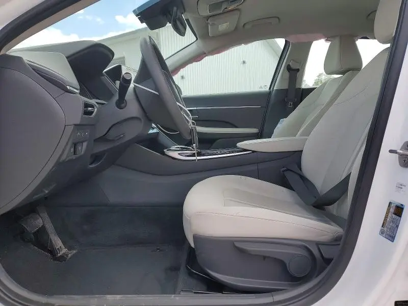 2023 HYUNDAI SONATA SE  