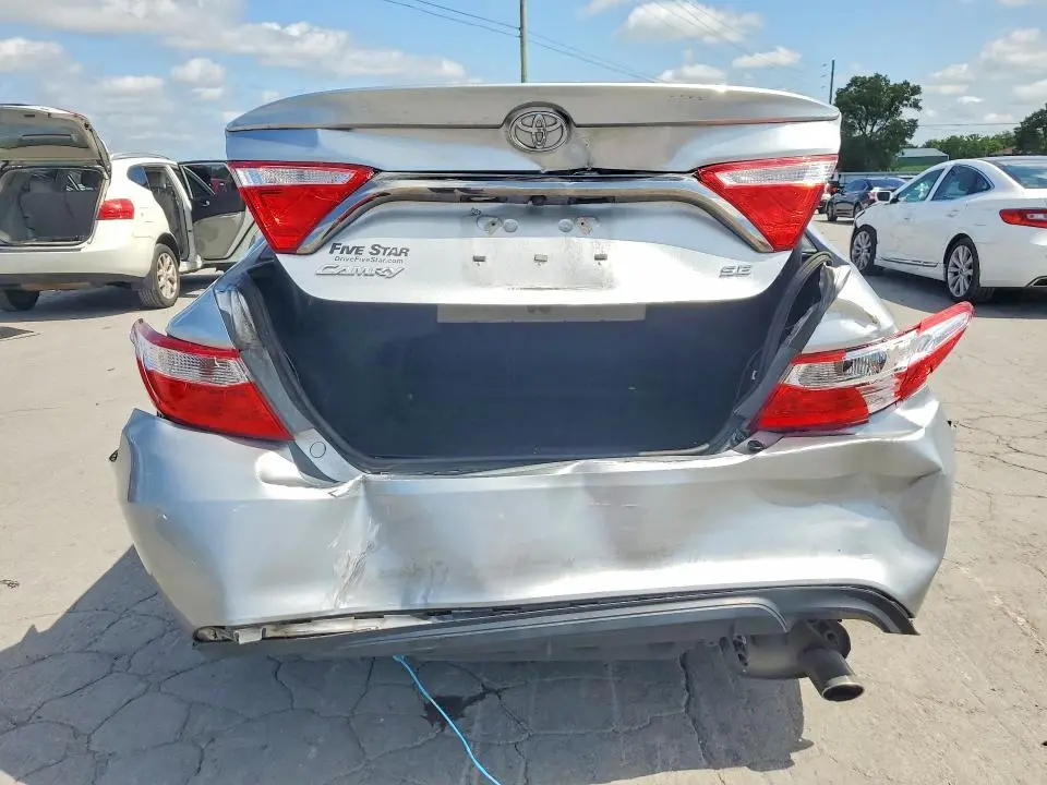 2016 TOYOTA CAMRY SE  