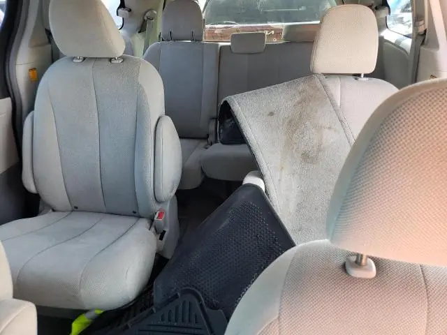 2011 TOYOTA SIENNA   