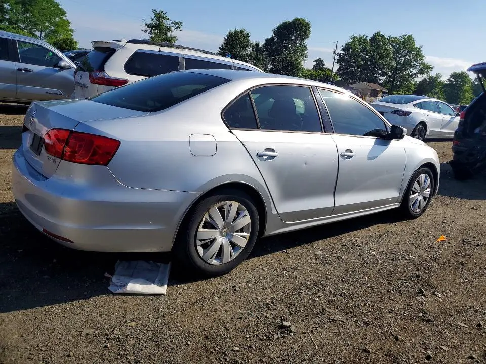 2011 VOLKSWAGEN JETTA SE  