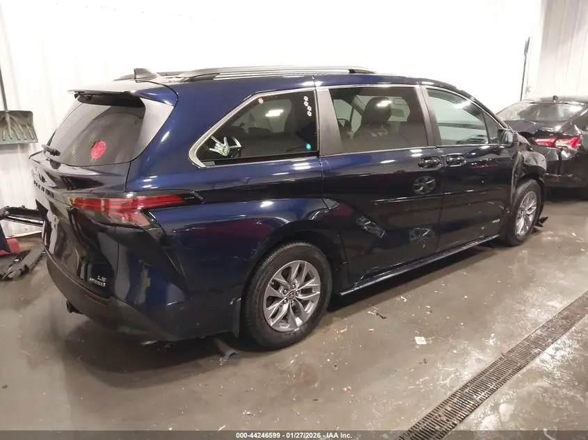 2021 TOYOTA SIENNA LE