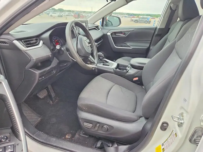 2021 TOYOTA RAV4 XLE  