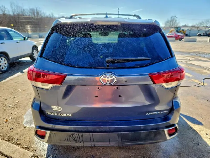 2017 TOYOTA HIGHLANDER LIMITED  