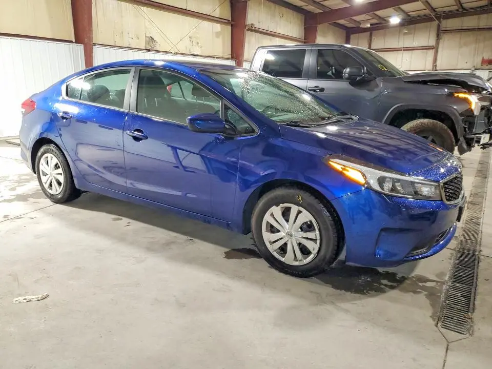 2017 KIA FORTE LX  