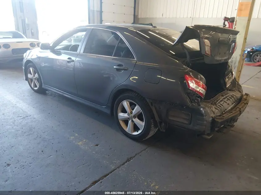2011 TOYOTA CAMRY SE