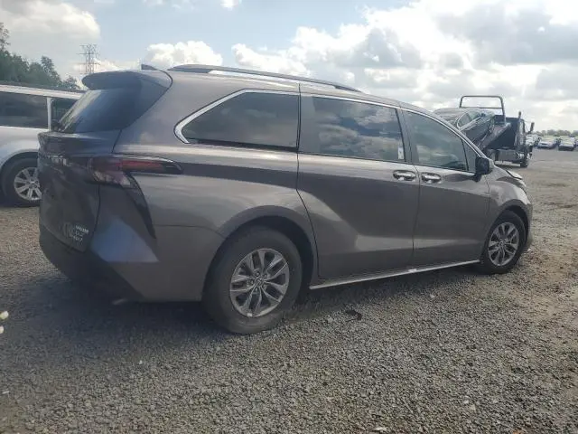 2023 TOYOTA SIENNA XLE  