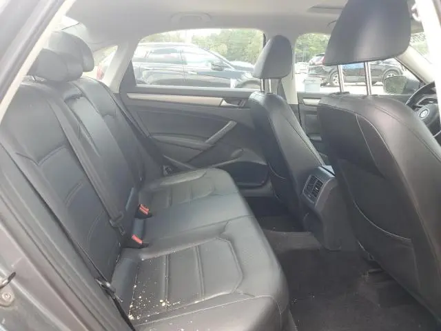 2015 VOLKSWAGEN PASSAT SE  