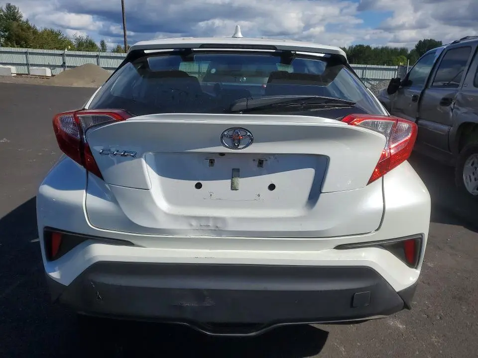 2021 TOYOTA C-HR XLE  