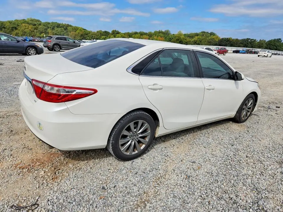 2015 TOYOTA CAMRY XLE  