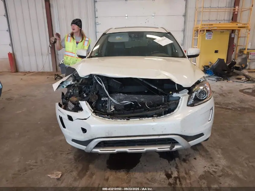 2017 VOLVO XC60 INSCRIPTION