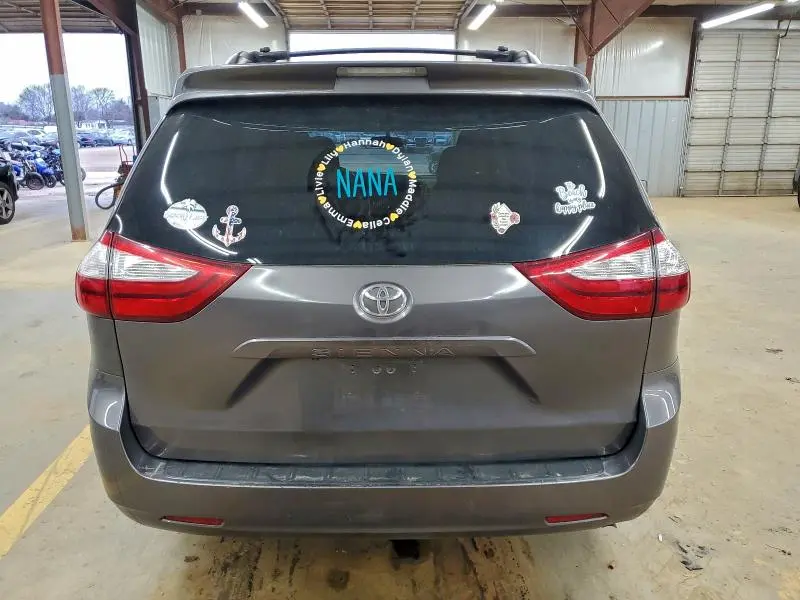 2017 TOYOTA SIENNA LE  