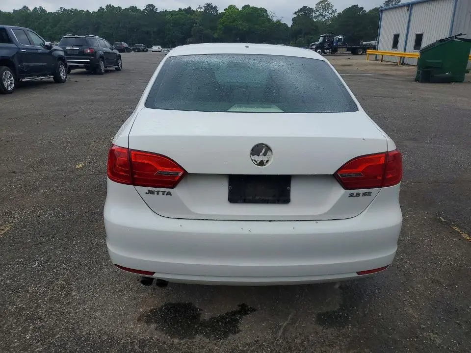 2013 VOLKSWAGEN JETTA SE  