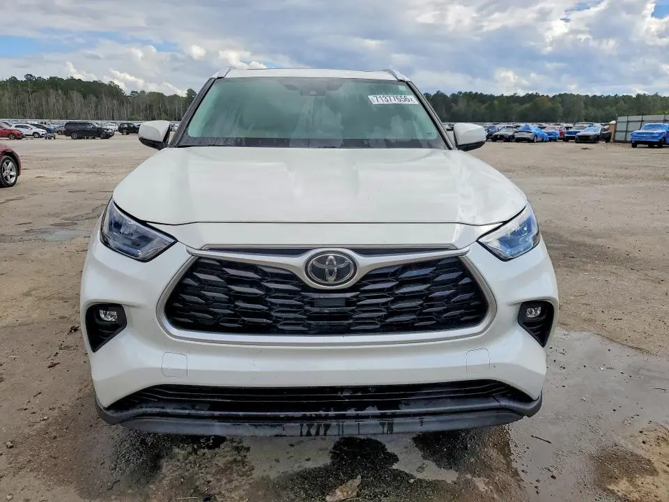 2020 TOYOTA HIGHLANDER XLE  