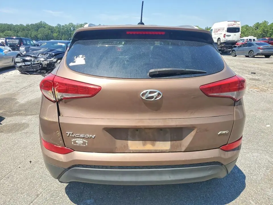 2016 HYUNDAI TUCSON SE  