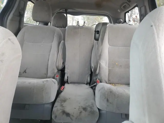 2017 TOYOTA SIENNA LE