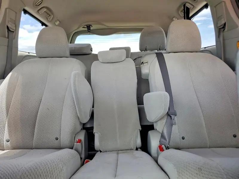 2011 TOYOTA SIENNA LE  