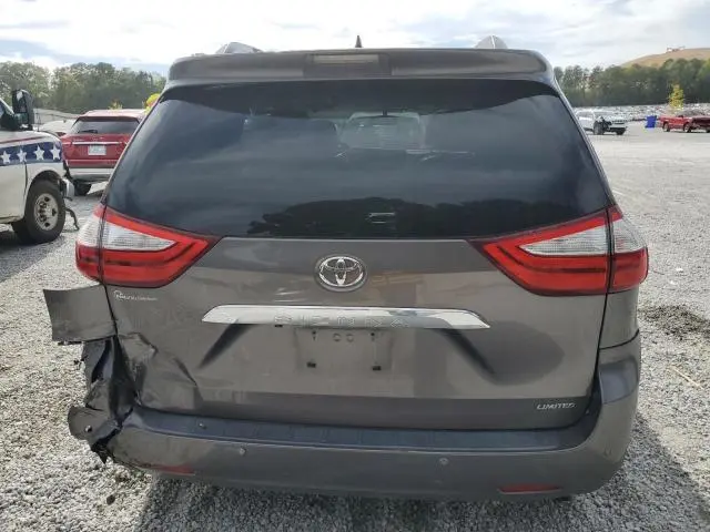 2017 TOYOTA SIENNA XLE  