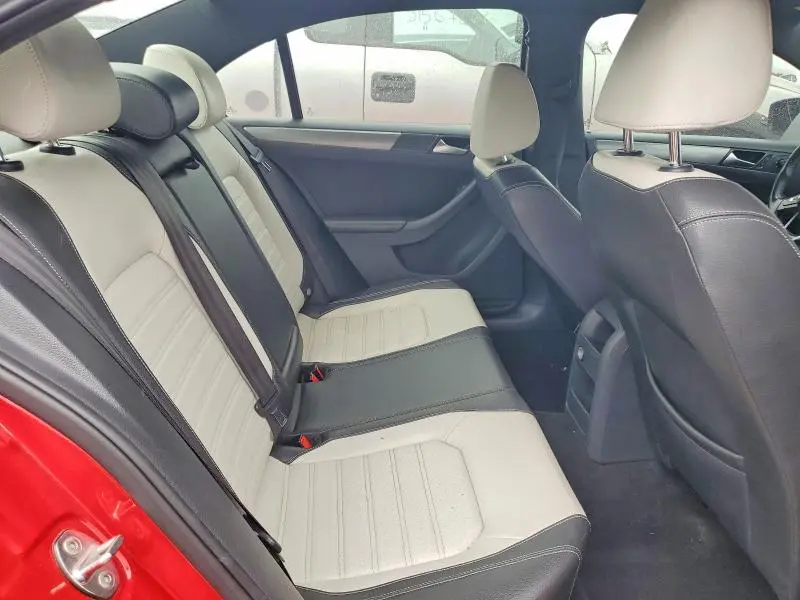 2016 VOLKSWAGEN JETTA SPORT  