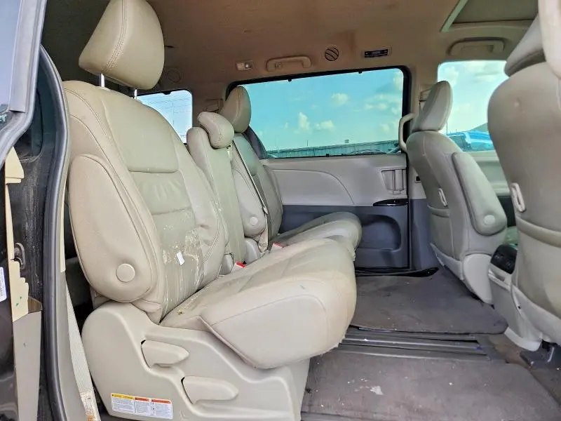 2018 TOYOTA SIENNA XLE 8-PASSENGER  