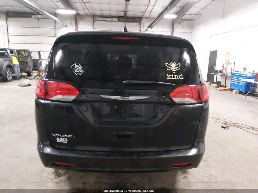 2020 CHRYSLER VOYAGER LX