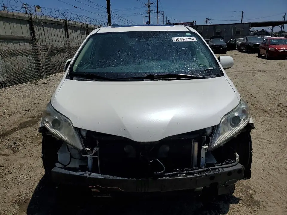2019 TOYOTA SIENNA XLE PREMIUM 8-PASSENGER  