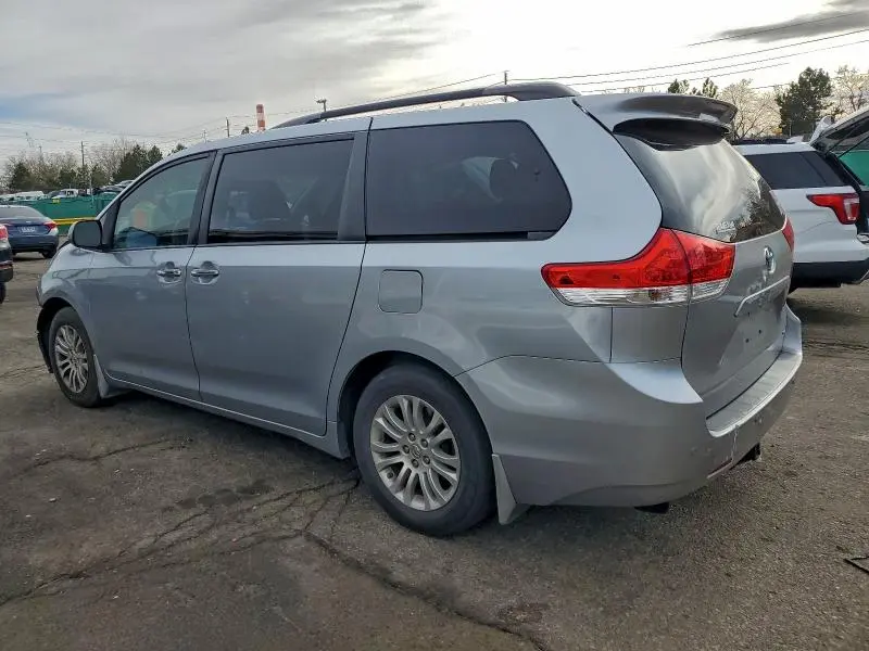 2014 TOYOTA SIENNA XLE  