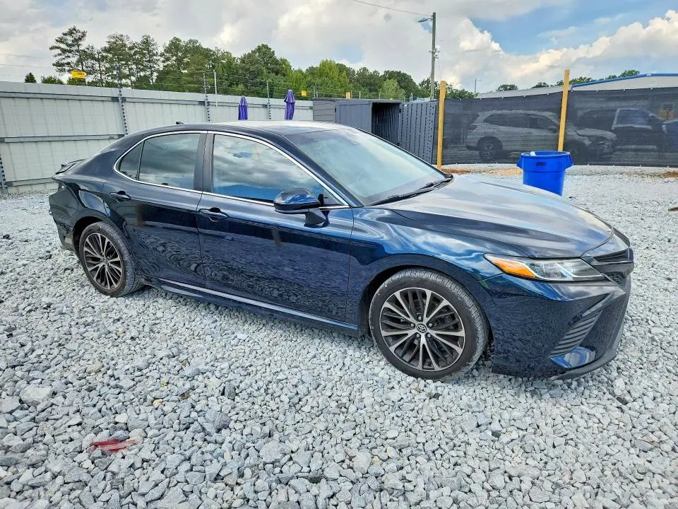 2020 TOYOTA CAMRY SE  