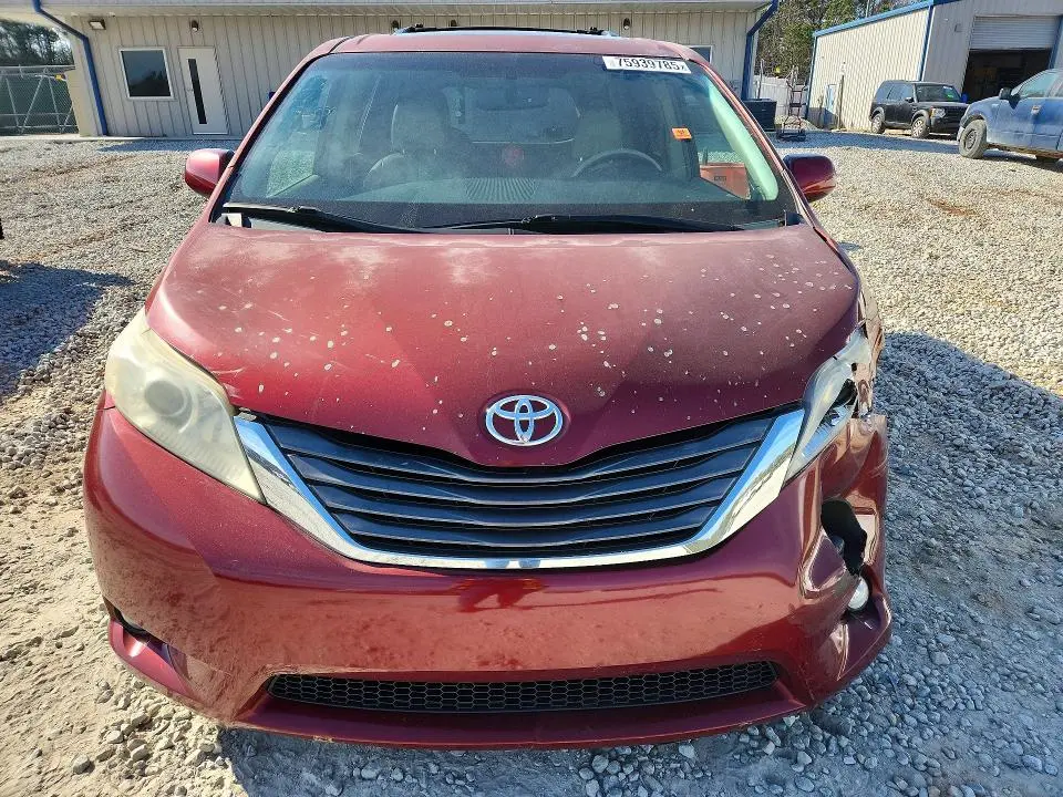 2011 TOYOTA SIENNA XLE  