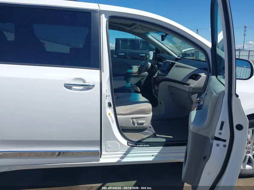 2012 TOYOTA SIENNA XLE V6 8 PASSENGER