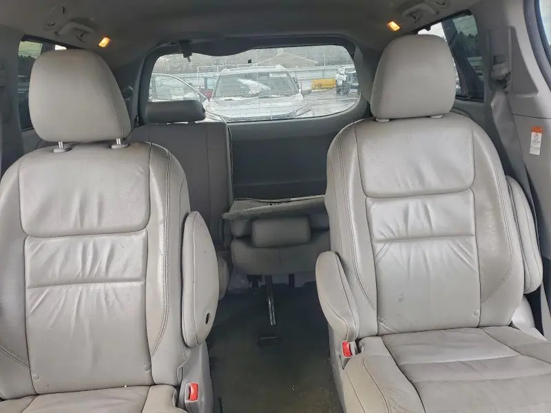 2016 TOYOTA SIENNA XLE  