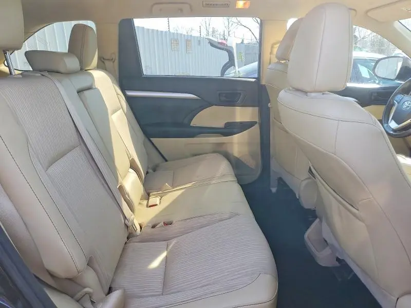 2019 TOYOTA HIGHLANDER LE  