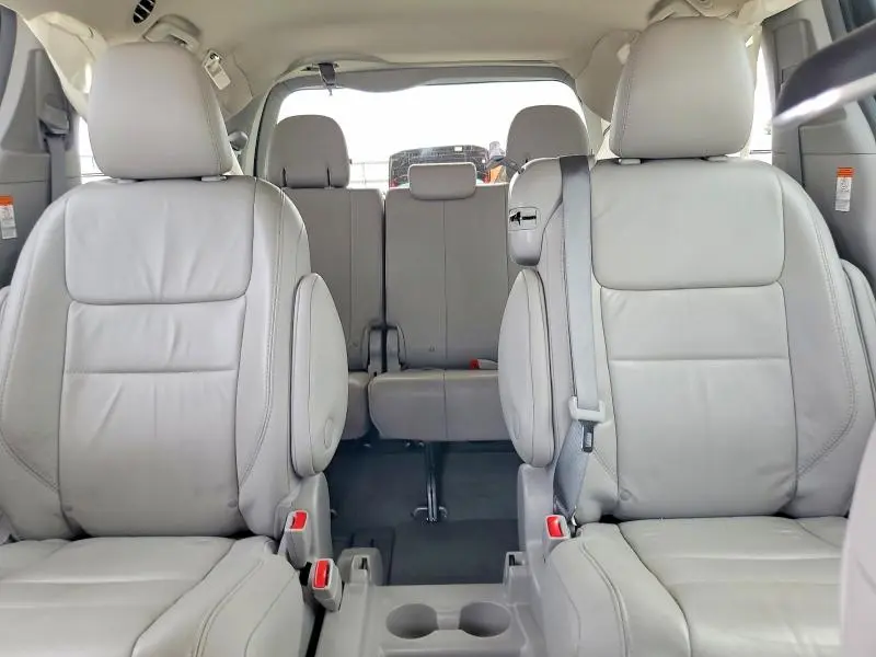 2015 TOYOTA SIENNA XLE 8-PASSENGER  