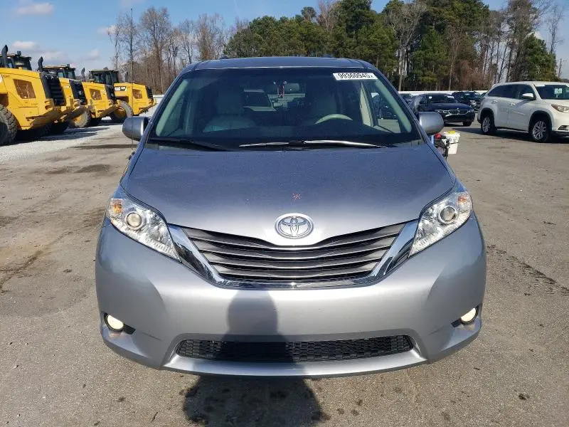 2013 TOYOTA SIENNA XLE 8-PASSENGER  