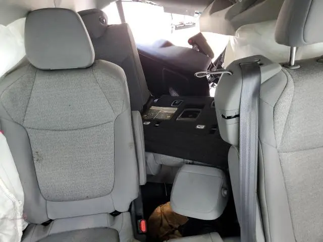 2025 TOYOTA SIENNA LE