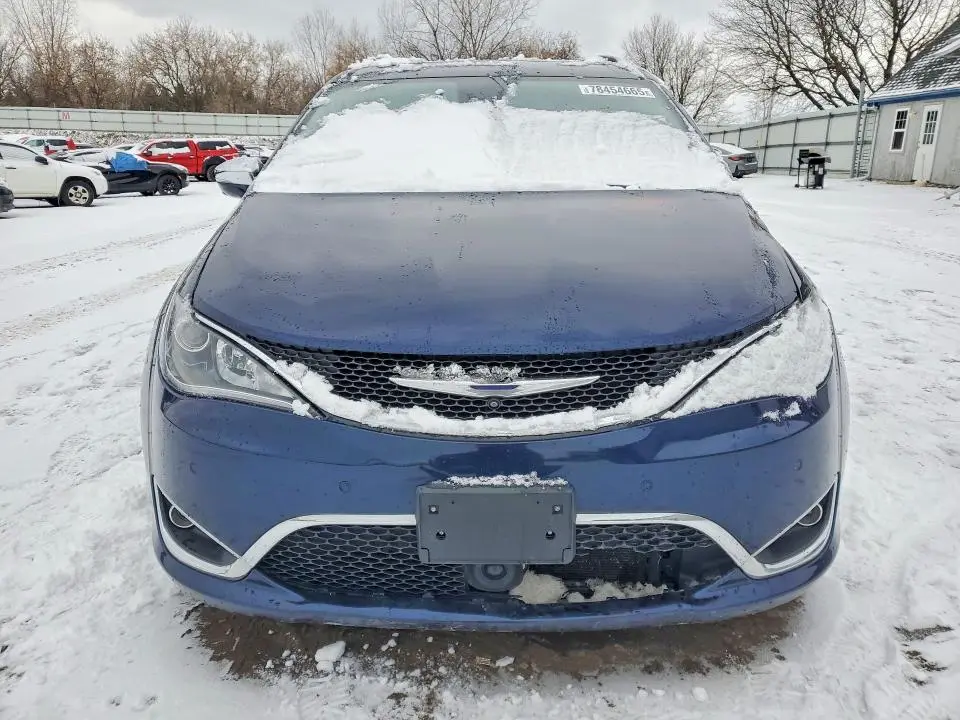 2017 CHRYSLER PACIFICA LIMITED  