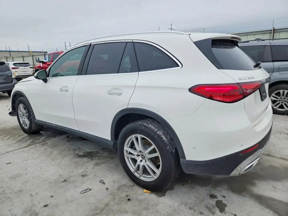 2025 MERCEDES-BENZ GLC 300  