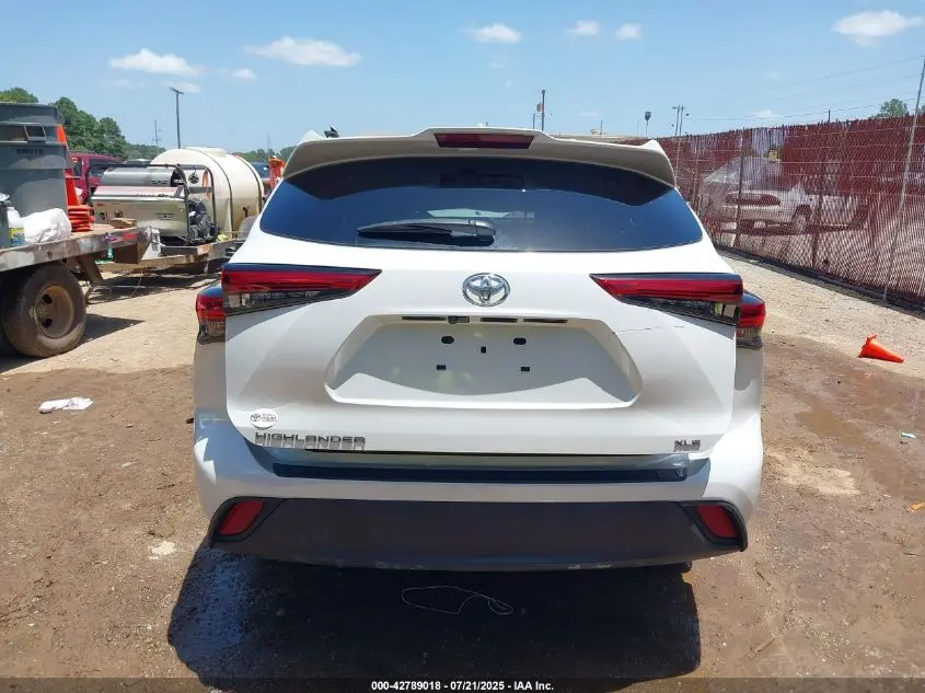 2022 TOYOTA HIGHLANDER XLE