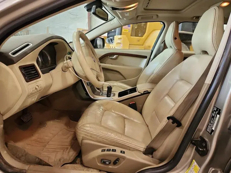 2011 VOLVO XC70 3.2  