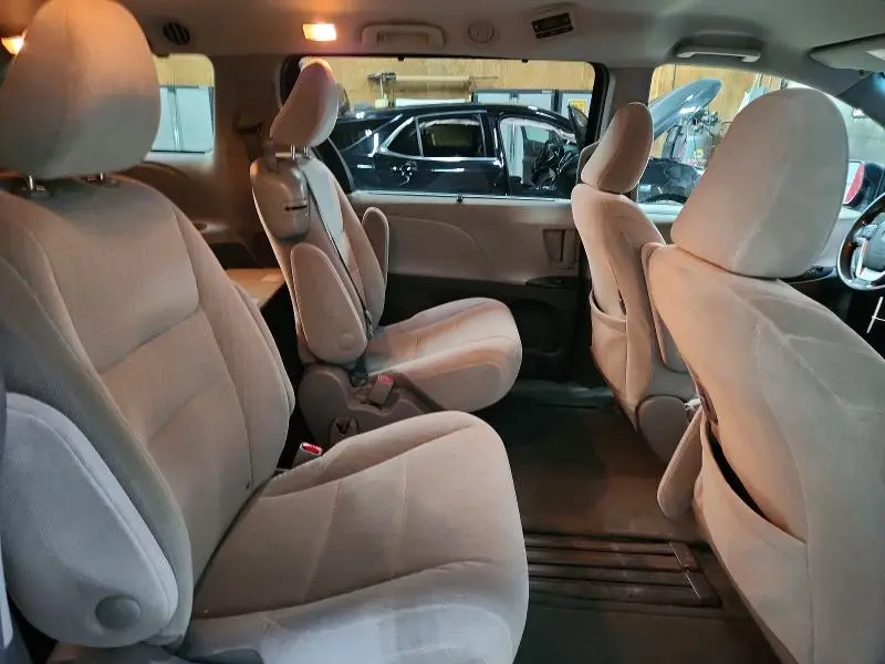 2015 TOYOTA SIENNA LE 8-PASSENGER  